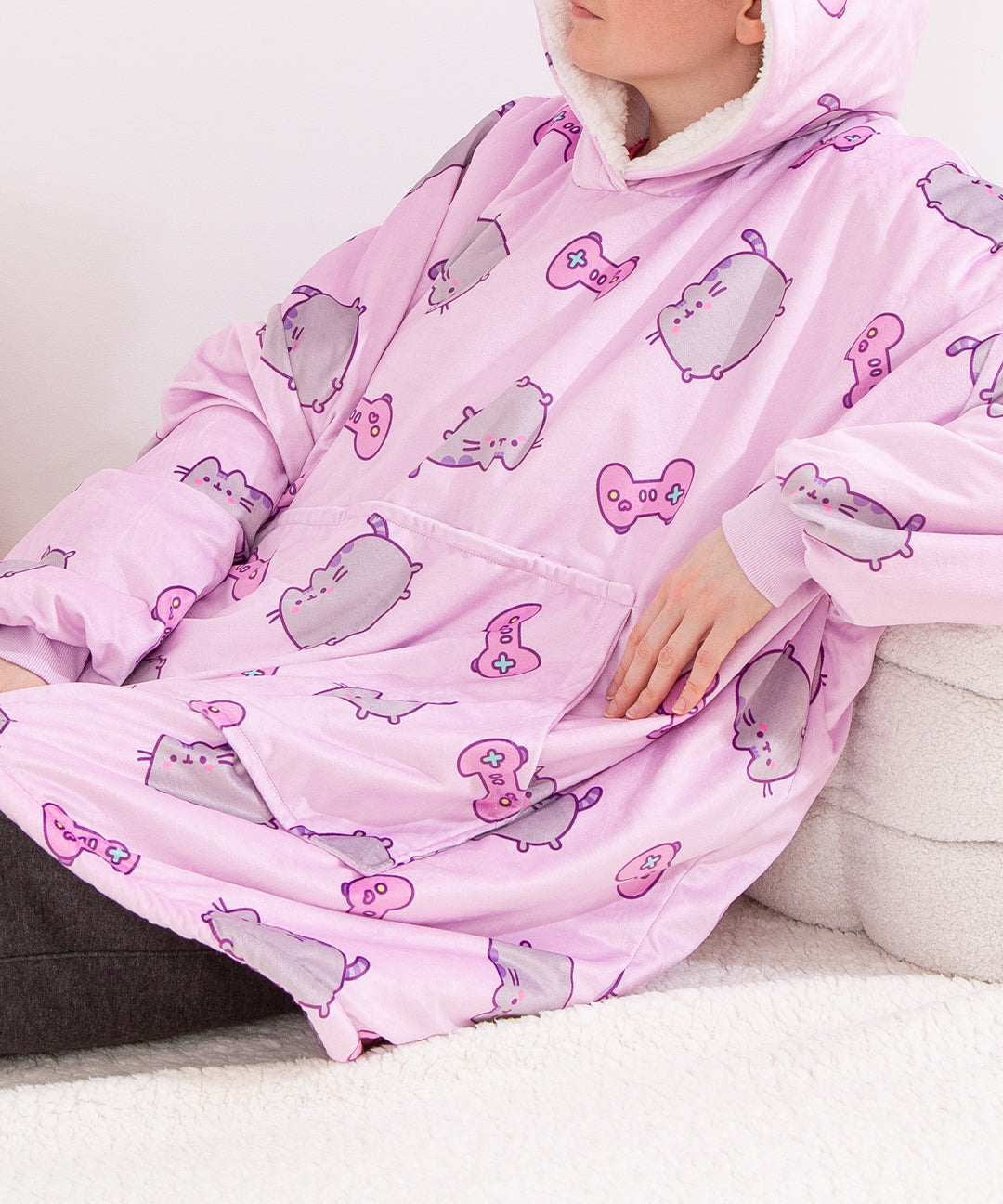 Gamer_Pusheen_Wearable_Blanket_Hoodie_005_WEB