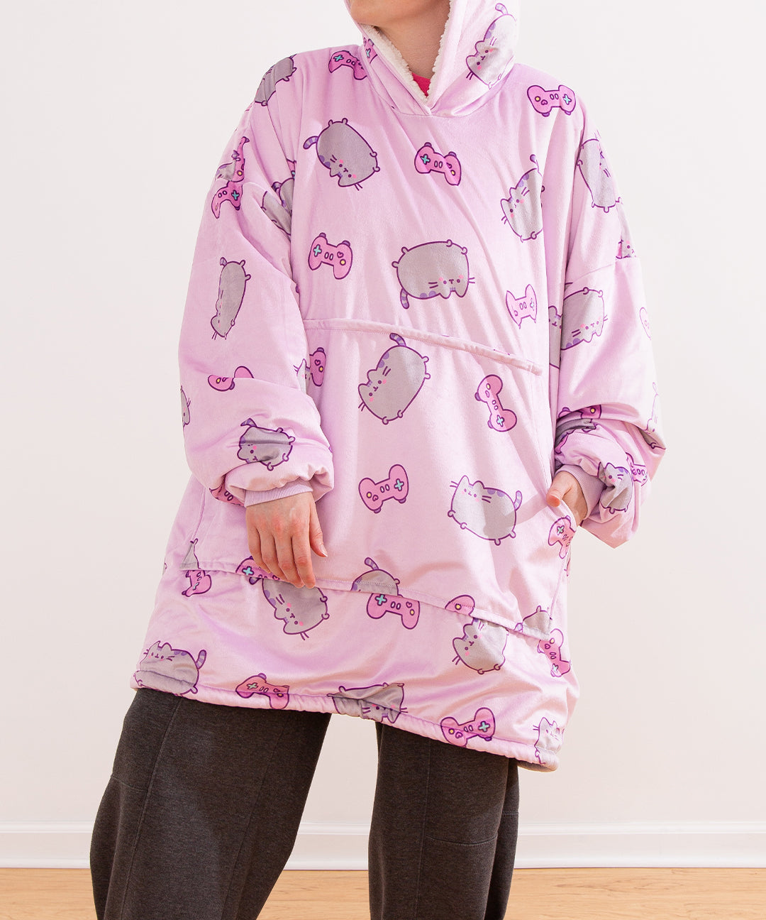 Gamer_Pusheen_Wearable_Blanket_Hoodie_011_WEB