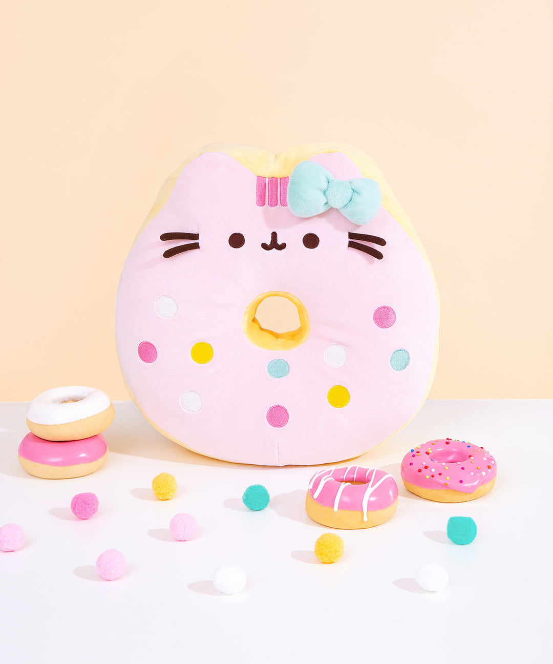 Hello_Kitty_x_Pusheen_Best_Friend_Donut_Plush_000_web