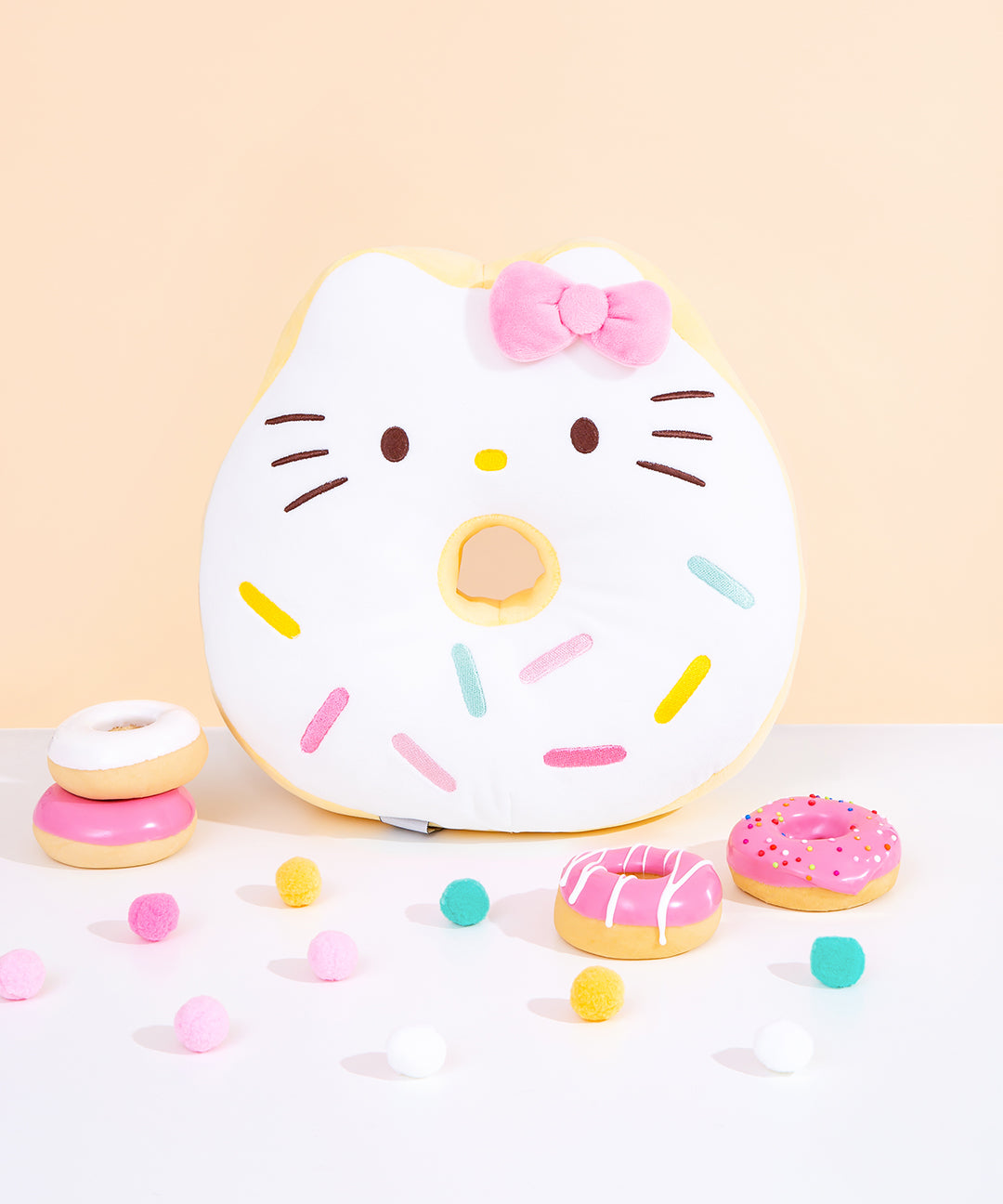 Hello_Kitty_x_Pusheen_Best_Friend_Donut_Plush_001_web