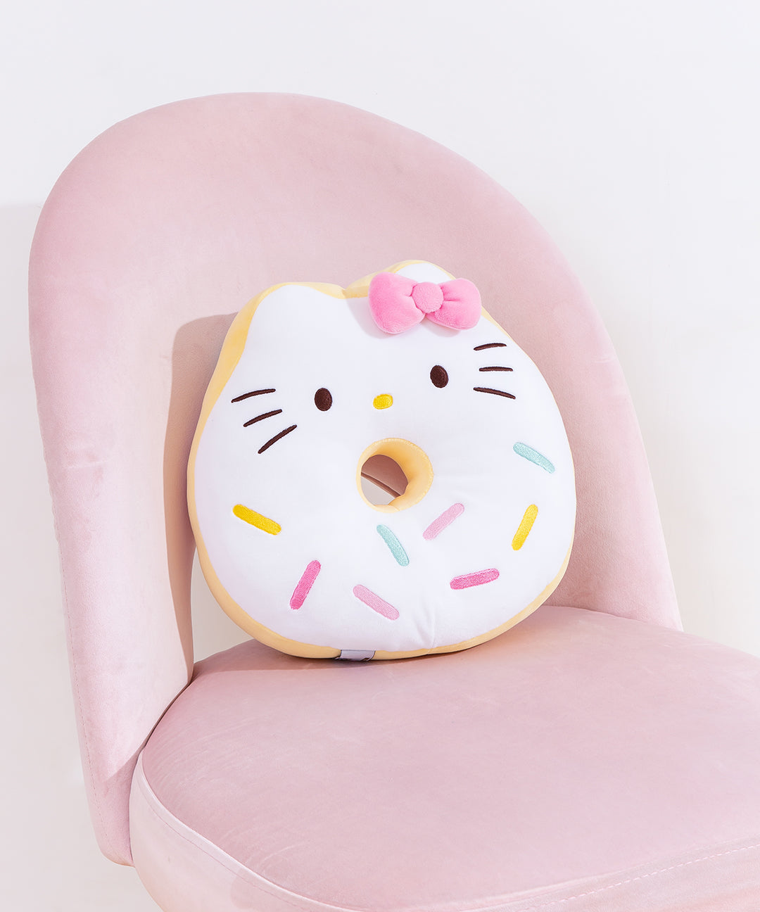 Hello_Kitty_x_Pusheen_Best_Friend_Donut_Plush_002_web