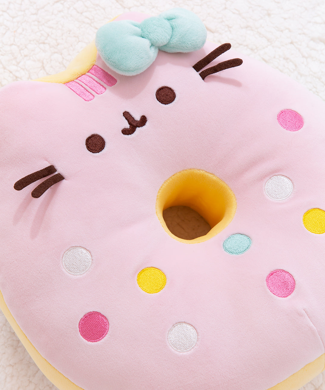 Hello_Kitty_x_Pusheen_Best_Friend_Donut_Plush_004_web