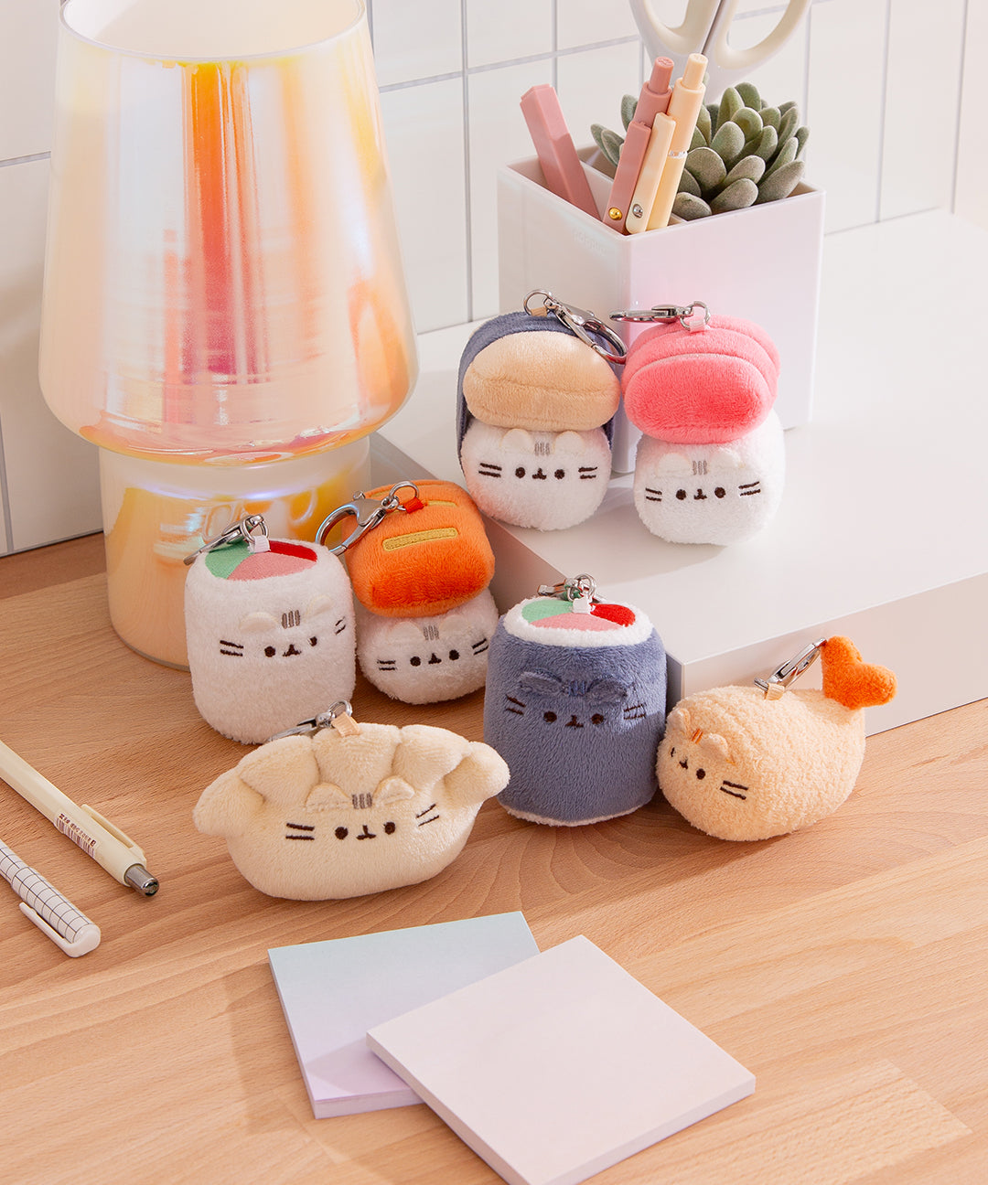 PusheenBentoBoxSurprisePlush_001_WEB