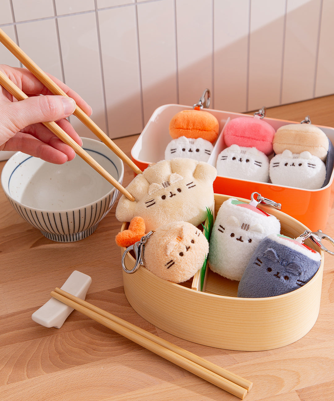 PusheenBentoBoxSurprisePlush_014_WEB