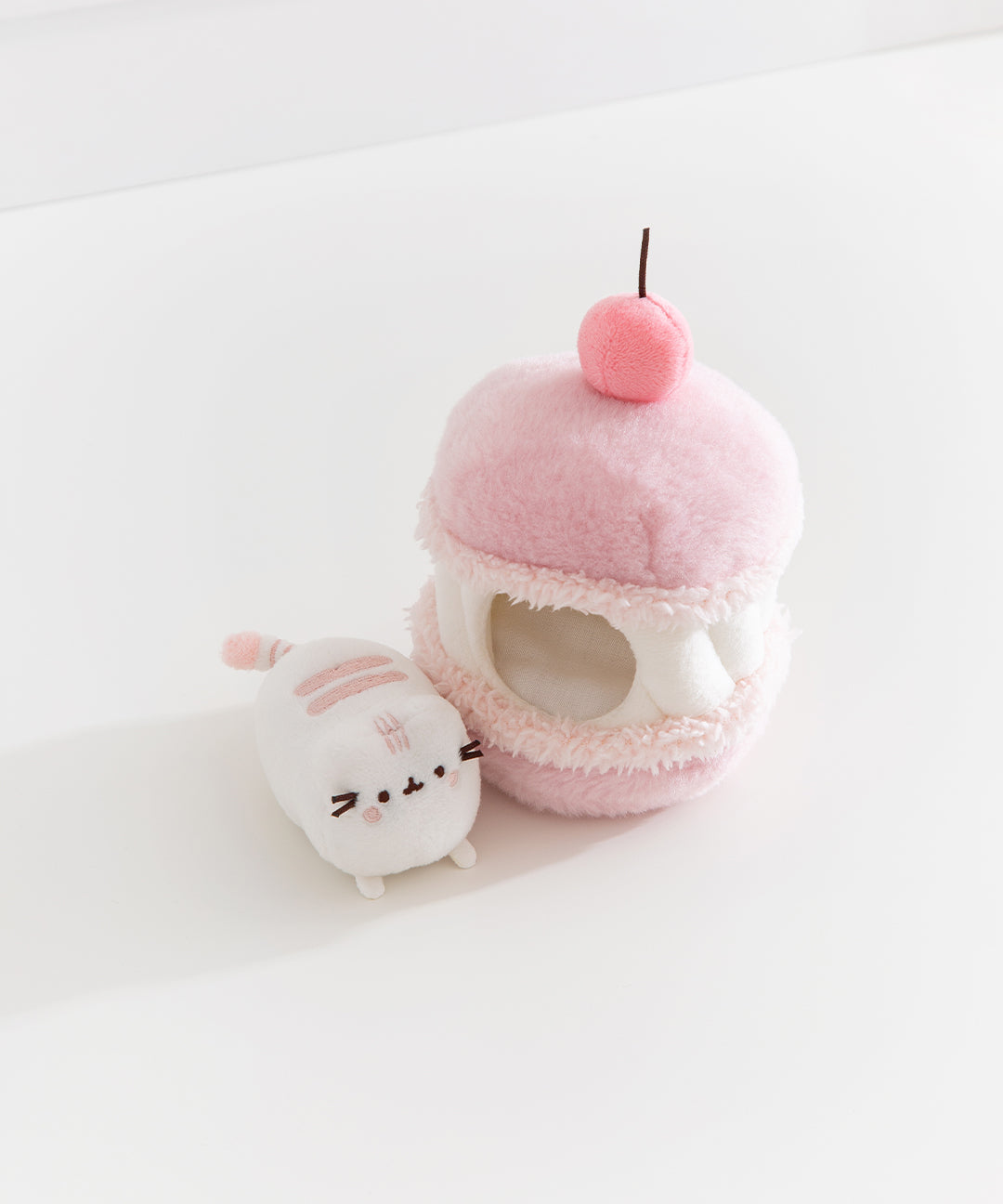 PusheenSweetsCherryMacaronPlush2-pcEnvironment_006_web
