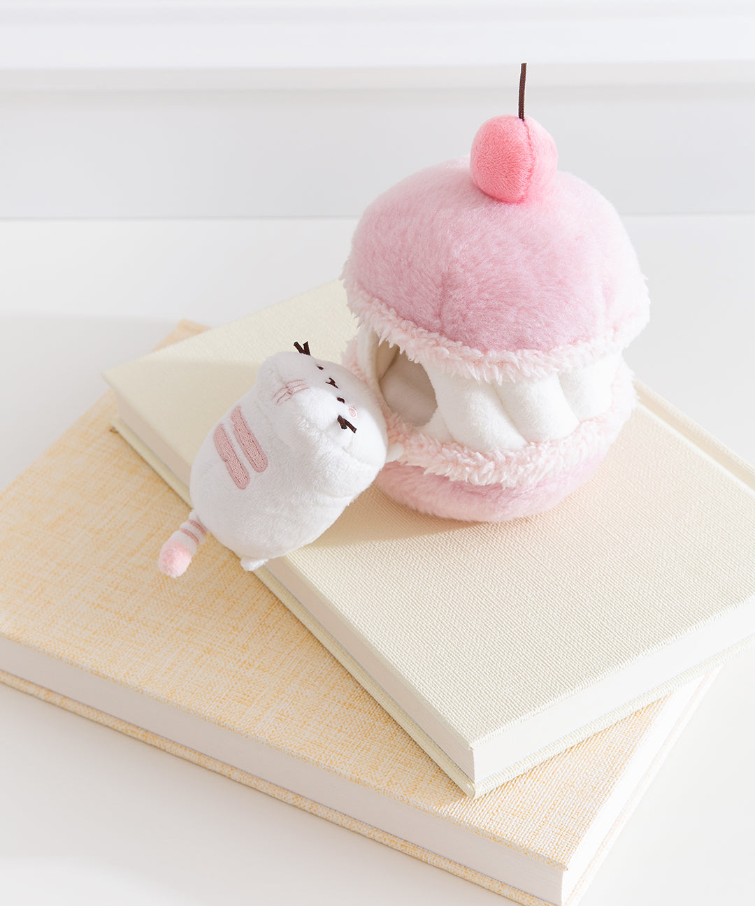 PusheenSweetsCherryMacaronPlush2-pcEnvironment_012_web