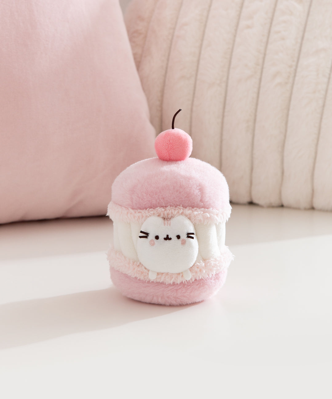 PusheenSweetsCherryMacaronPlush2-pcEnvironment_019_web