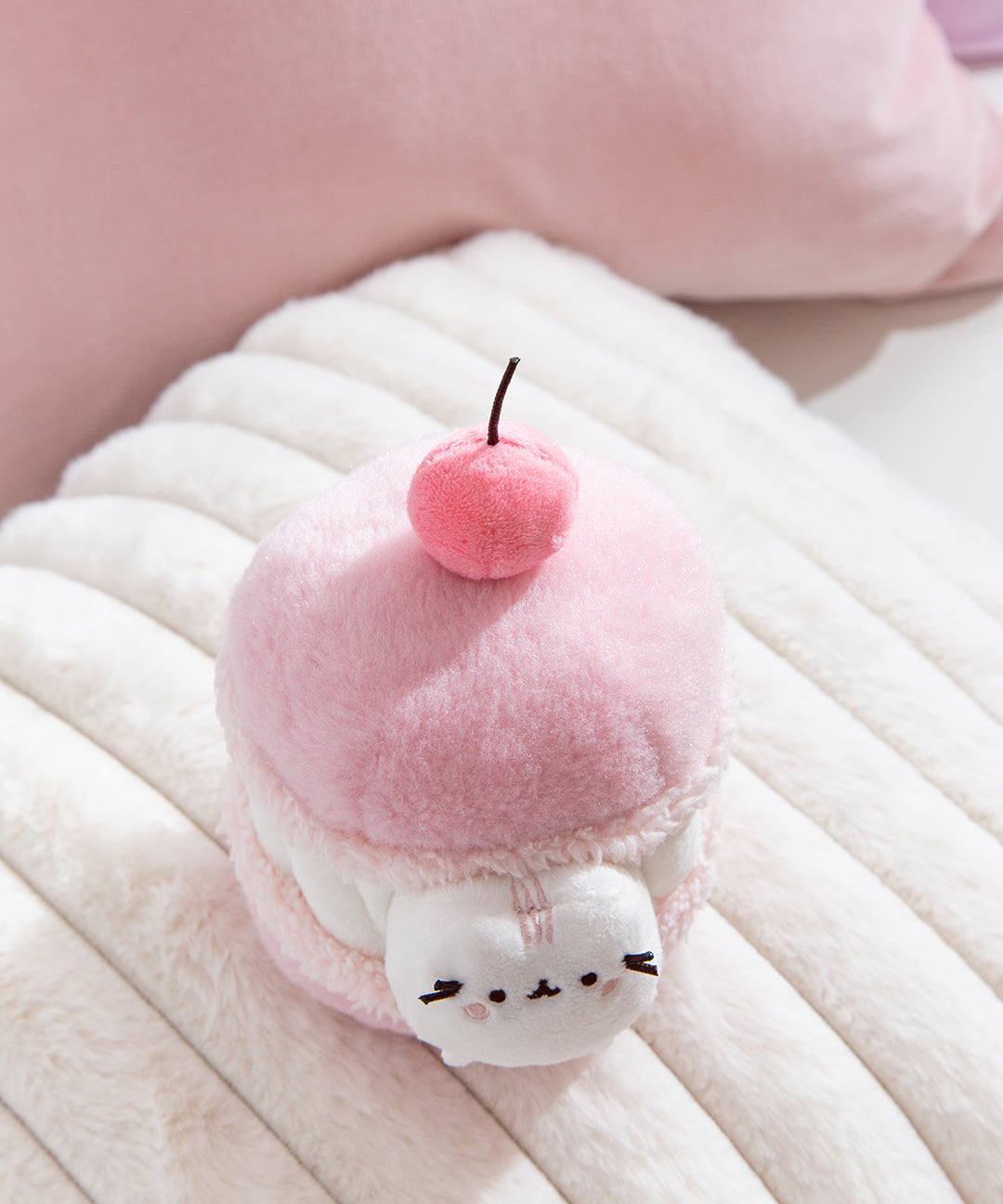 PusheenSweetsCherryMacaronPlush2-pcEnvironment_020_web