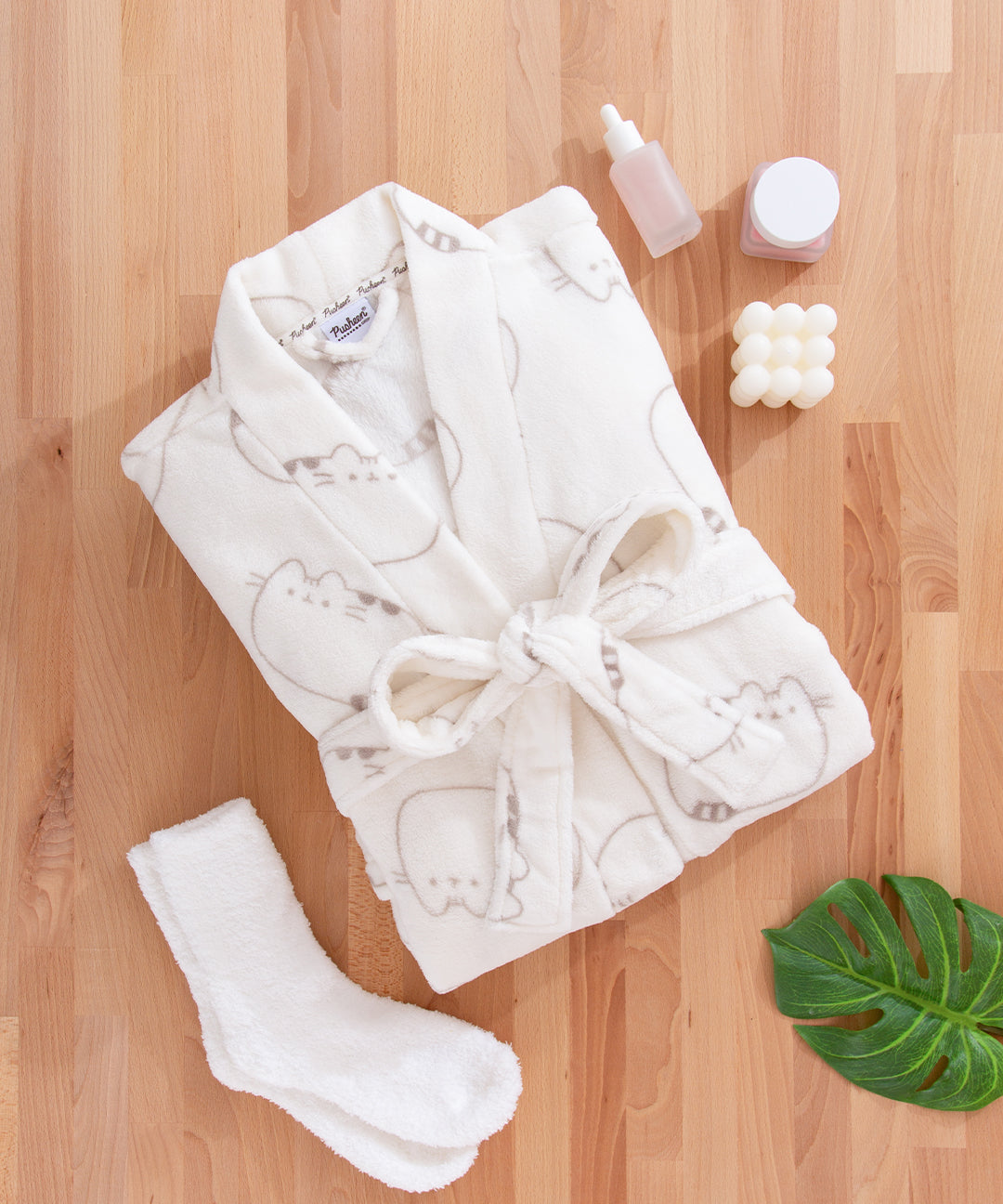 Pusheen_Plush_Robe_005_WEB