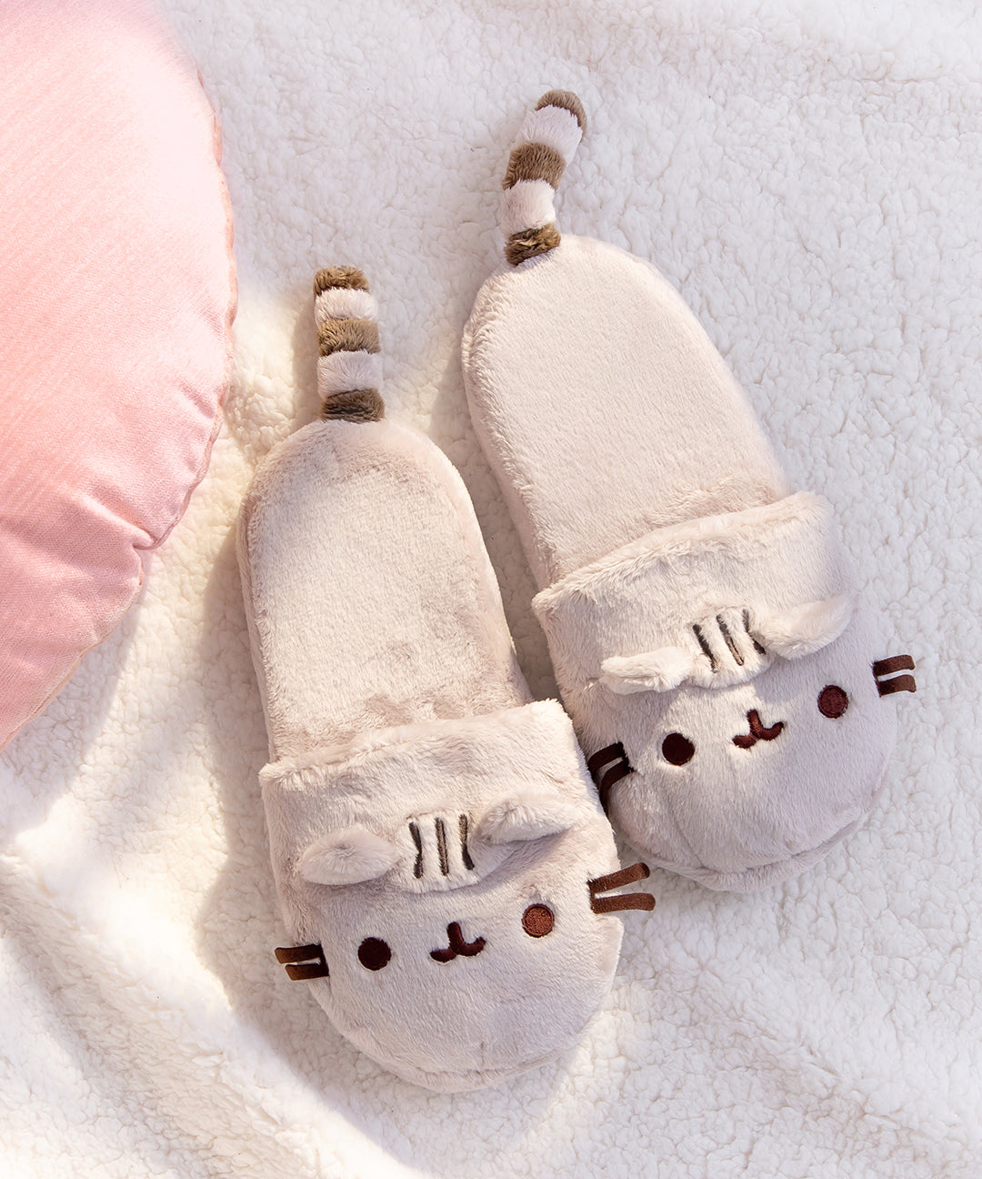 Pusheen_Plush_Slippers_2022_Socks_000_web