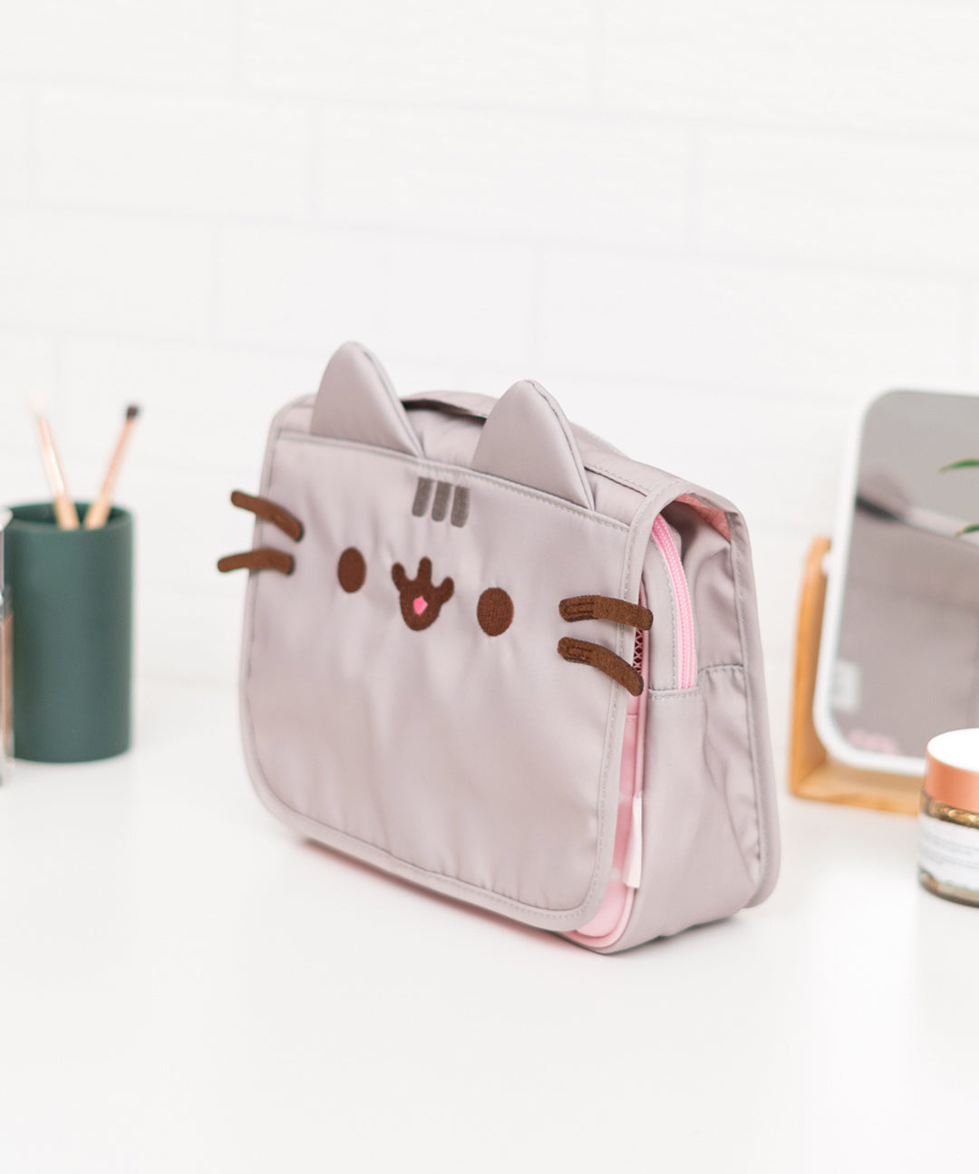 Pusheen_Toiletry_Bag_001_web