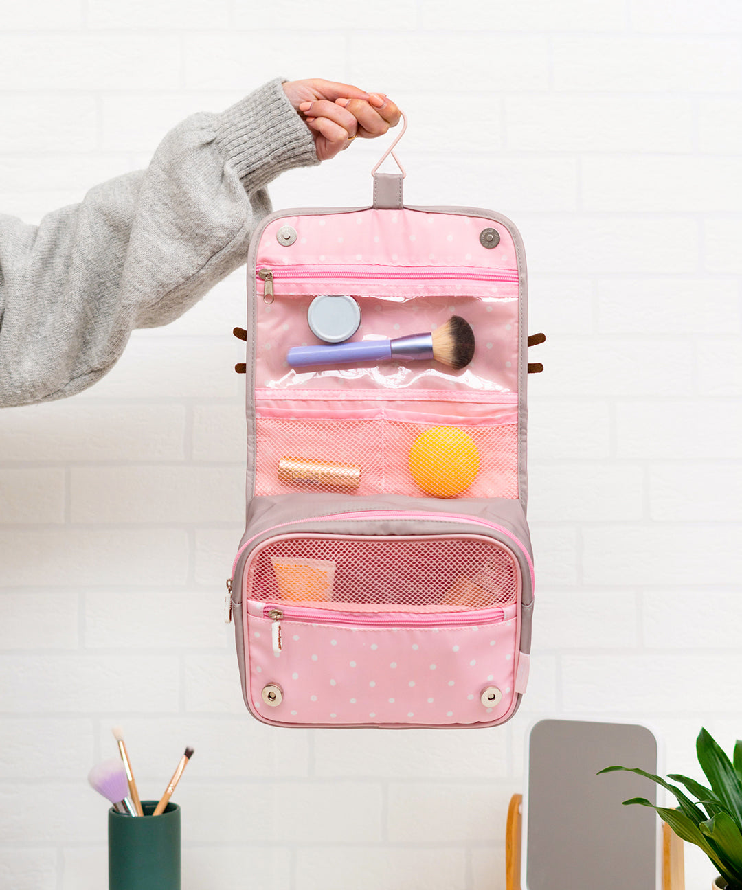 Pusheen_Toiletry_Bag_004_web