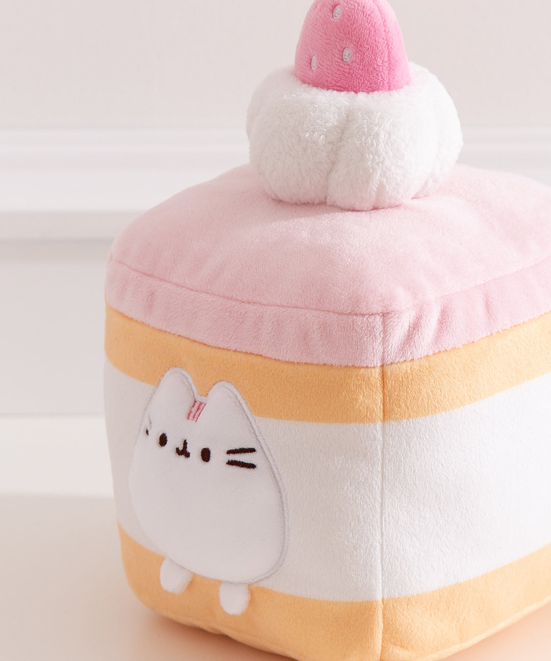 Strawberry_Sponge_Cake_Squisheen_Plush_005_web